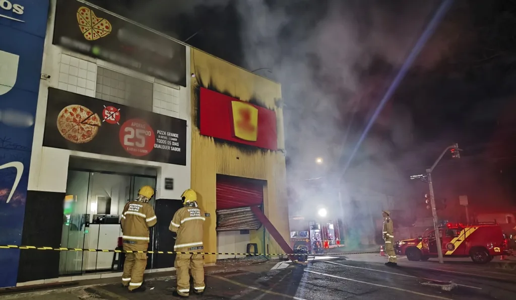 incêndio no Frango Americano e na Pizza Para Você no Boqueirão