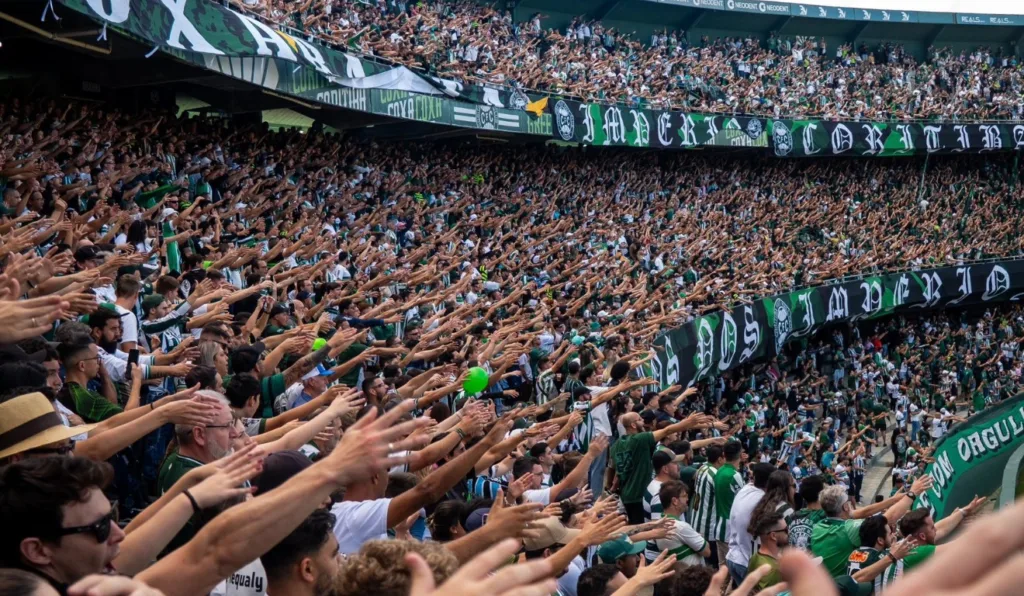 Torcida do Coritiba no Couto Pereira