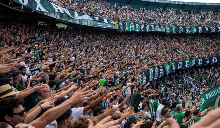 Torcida do Coritiba no Couto Pereira