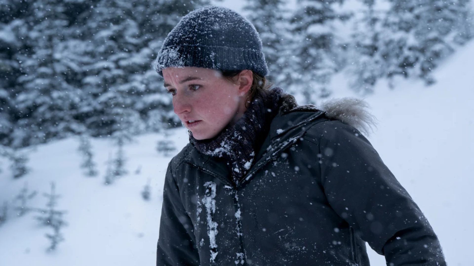 Atriz Kaitlyn Dever interpretando Abby na série da HBO Max