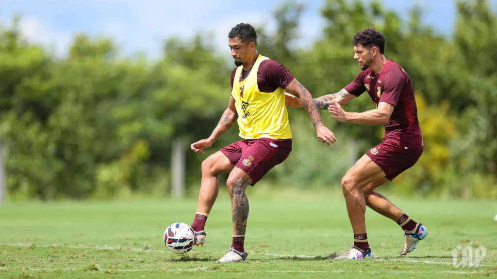 Athletico treinou na quarta-feira (16) de olho no confronto de domingo com o CRB.