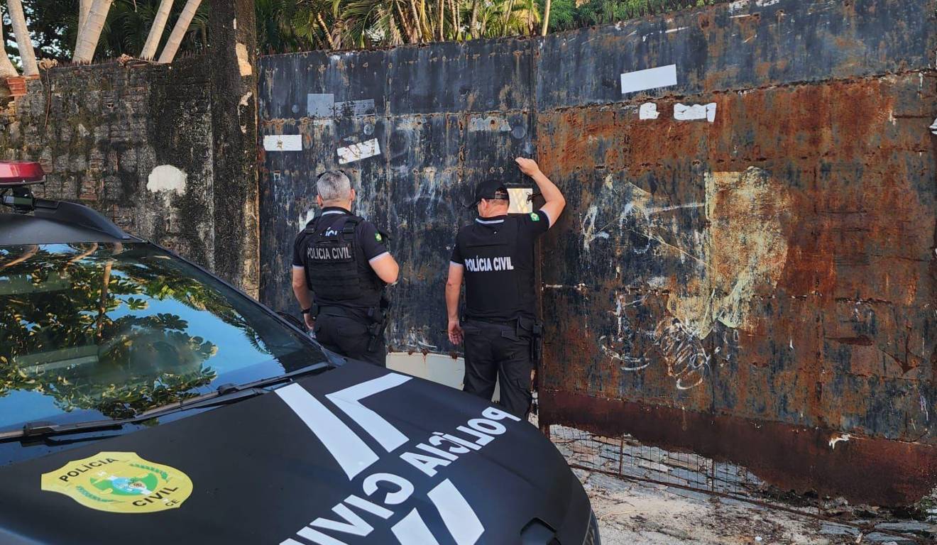 Policiais civis do Ceará em operação contra grupo suspeito de desviar recursos de prefeituras no Paraná
