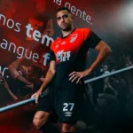 Alan Kardec deve ser titular no domingo. Jogador participou nesta semana da sessão de fotos do elenco com a nova camisa.