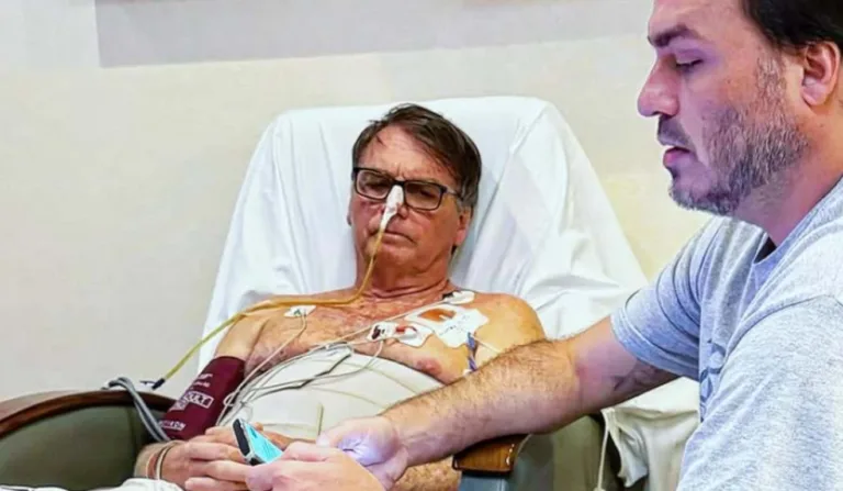 Jair Bolsonaro internado