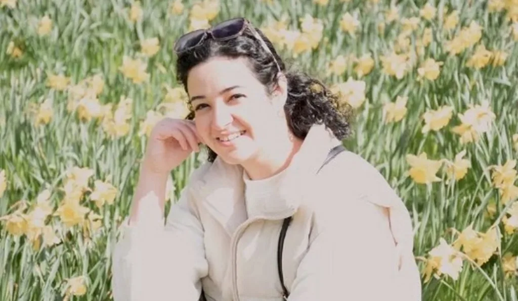 Mulher morre atropelada por ônibus a caminho do primeiro dia de trabalho