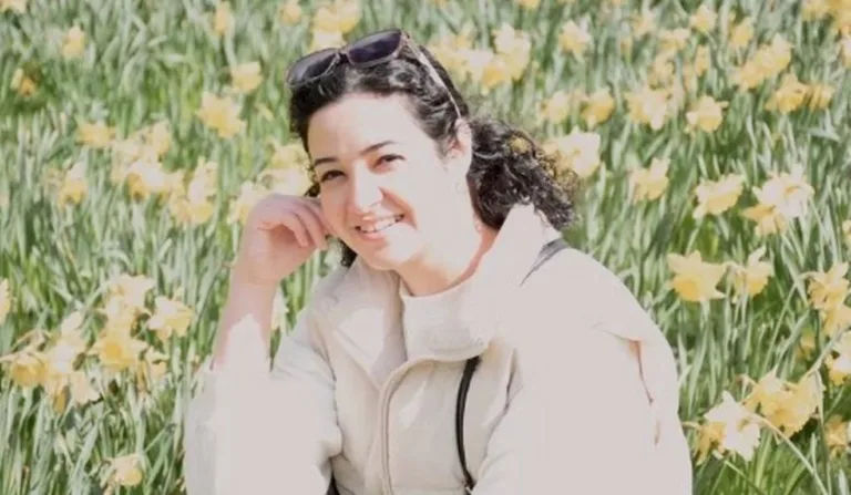 Mulher morre atropelada por ônibus a caminho do primeiro dia de trabalho