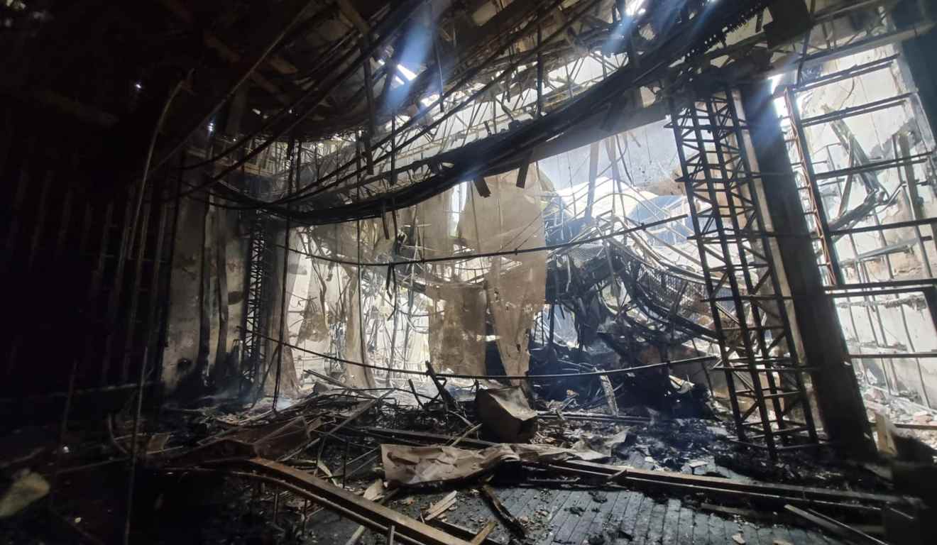 Bloco azul da PUC foi parcialmente destruído pelo incêndio