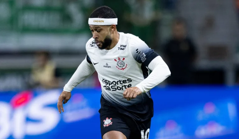 Memphis em campo pelo Corinthians