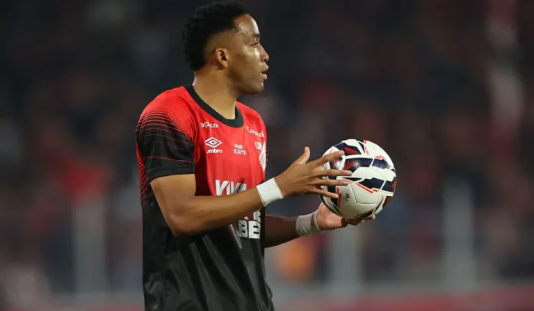 Athletico estreou a nova camisa contra o CRB.