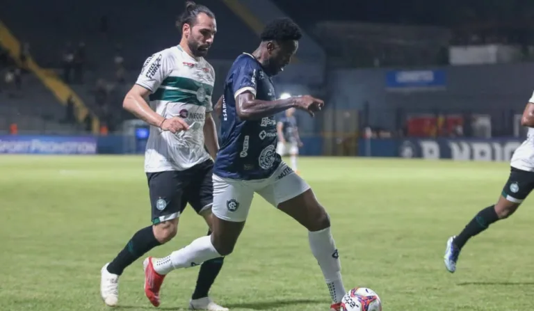 Coritiba e Remo em jogo em 2021. (Foto: Samara Miranda/ Remo)