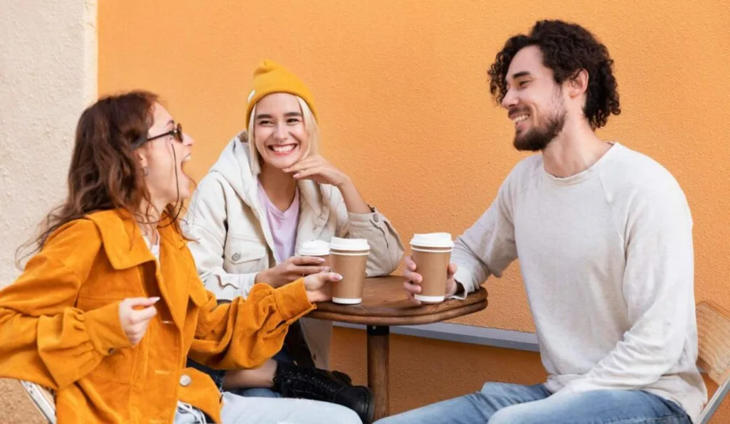 Grupo de amigos rindo