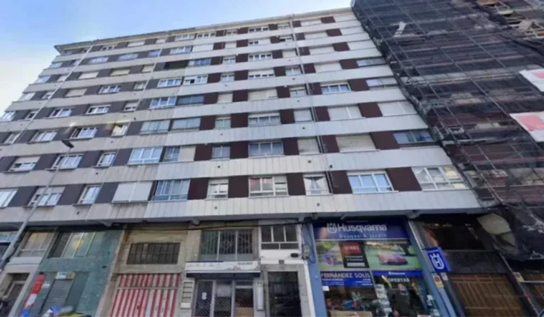 prédio do qual mãe jogou filha da janela