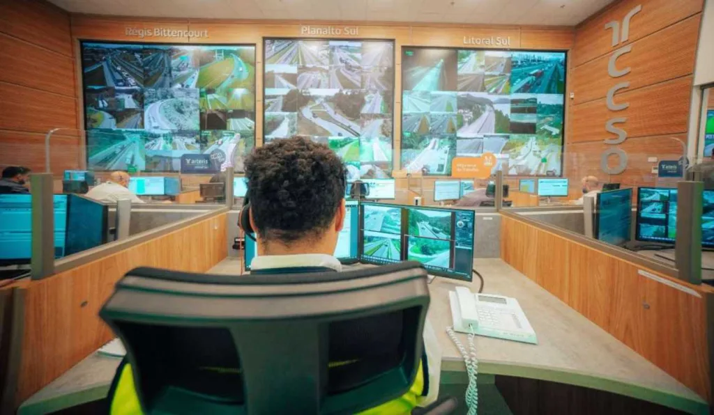 BR-376 e BR-101 têm filas na manhã desta Sexta-feira Santa