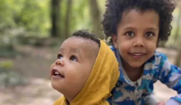 As duas crianças que foram afogadas pela mãe