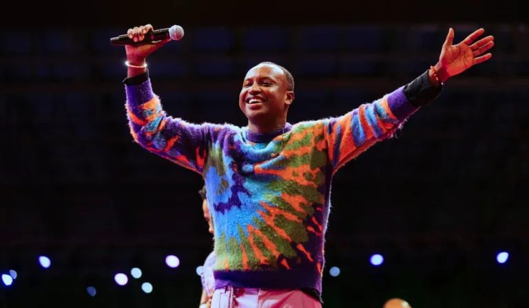 Thiaguinho faz segundo show da turnê '10 anos de Tardezinha' em Curitiba