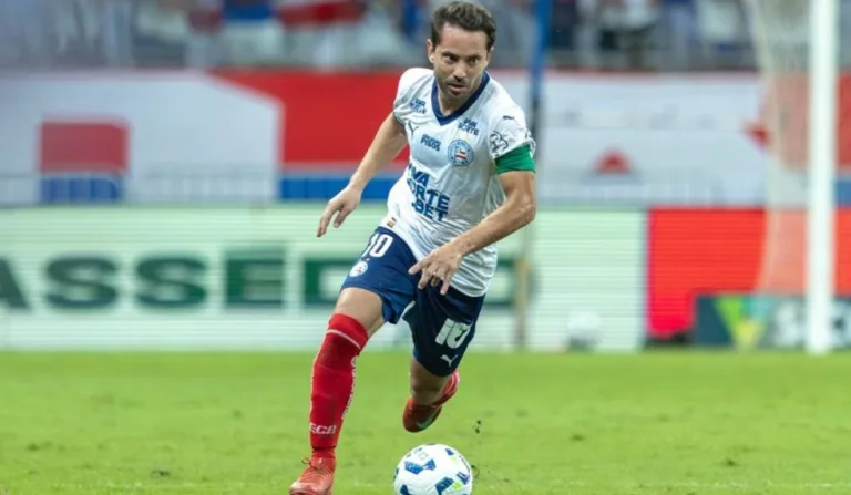 Everton Ribeiro voltará a ser titular depois de marcar gol da vitória contra o Ceará (Foto: Rafael Rodrigues/EC Bahia)
