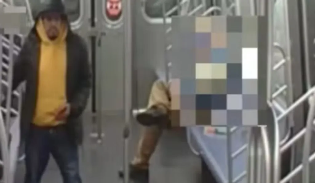 Homem dentro de metrô