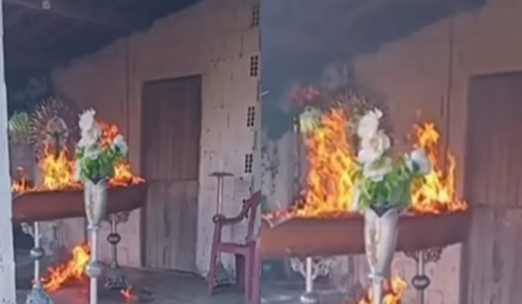 Caixão em chamas durante velório