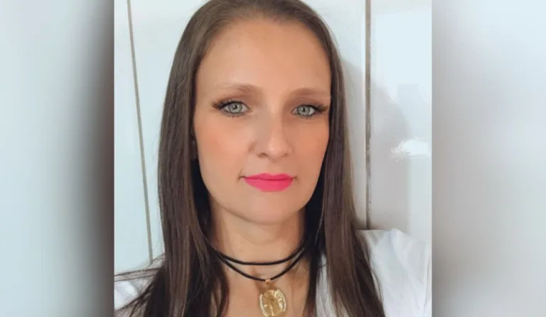 mulher morta a facadas pelo ex-marido