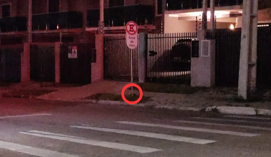 Bomba deixada na calçada fechou ruas em Curitiba