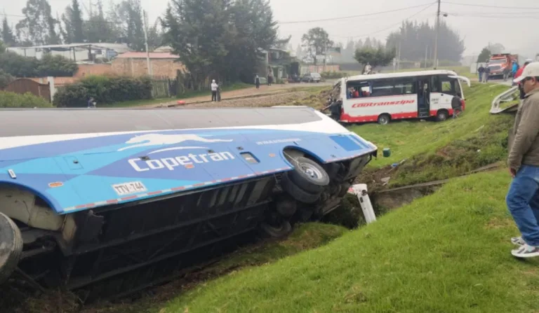 três mortes e 33 feridos em acidente com dois ônibus batem na COlômbia