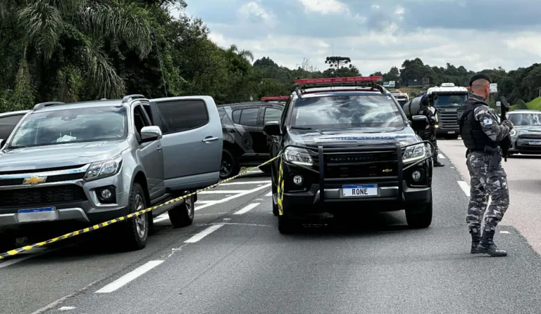 suspeito que dirigia caminhonete roubada em Maringá morre em confronto coma Rone na BR-277, em Campo Largo