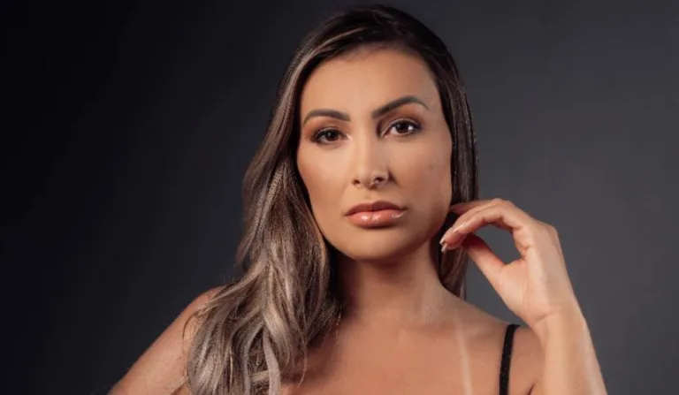 Famosa na Privacy, Andressa Urach anuncia candidatura