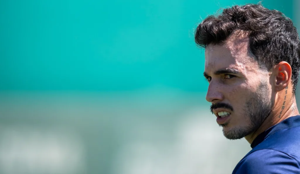 Zeca, lateral do Coritiba.