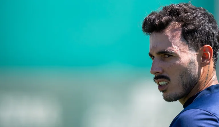 Zeca, lateral do Coritiba.