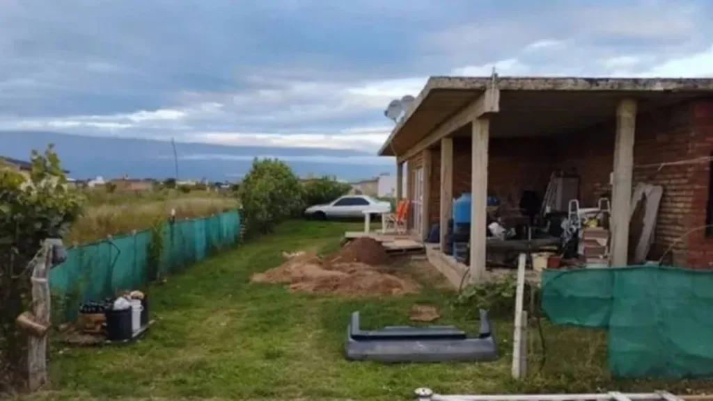 Casa onde homem enterrou a sogra, na Argentina