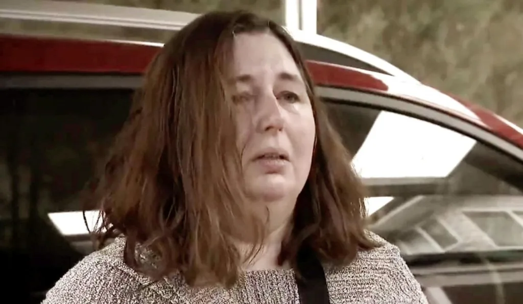 mulher que envenenou parentes com cogumelo da morte