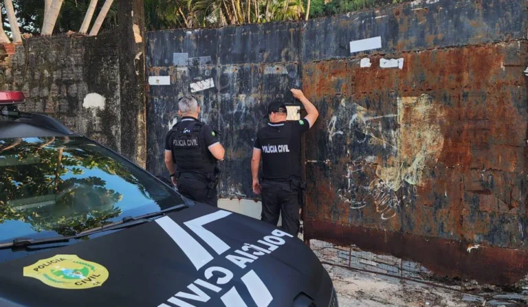 Policiais civis do Ceará em operação contra grupo suspeito de desviar recursos de prefeituras no Paraná