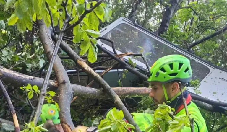 Teleférico que despencou em Nápoles, na Itália, deixou 4 mortos