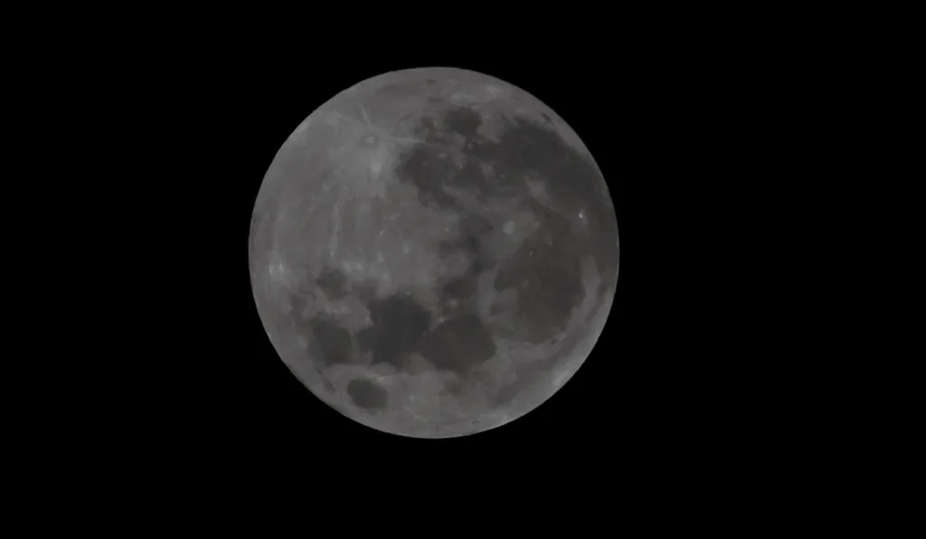 Imagem da lua cheia.