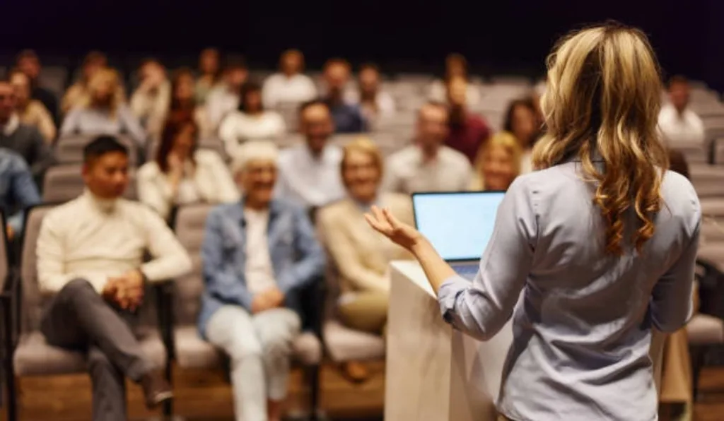 palestrante falando em público