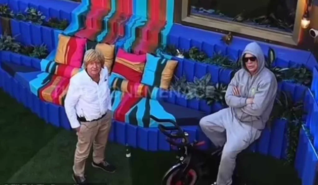 Participantes do Big Brother olhando para drone