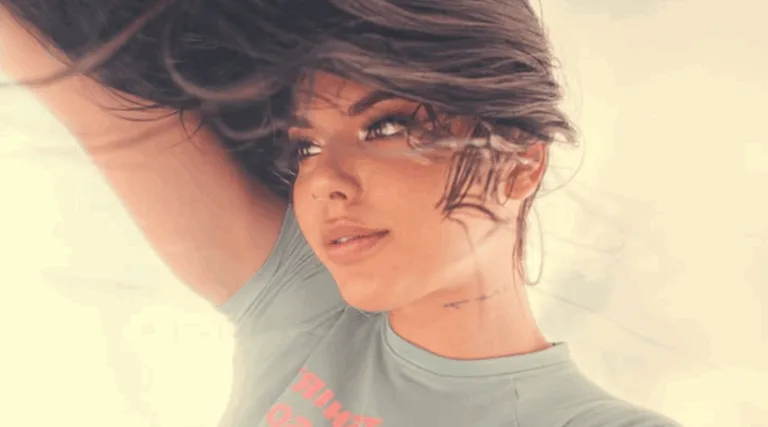 selfie da Gina Valentina, atriz pornô