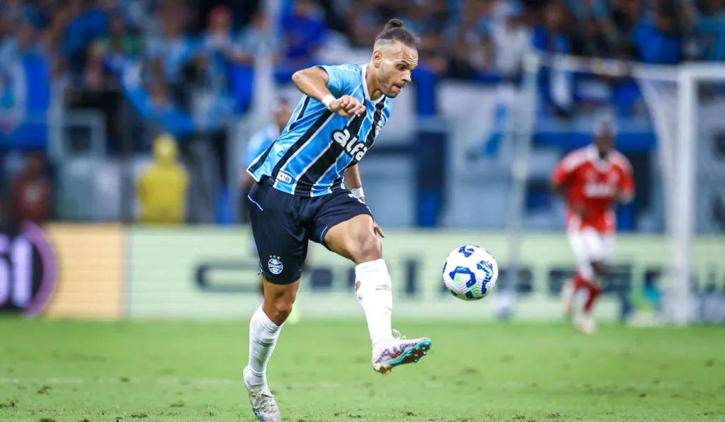 Grêmio tenta vitória fora de casa para garantir liderança