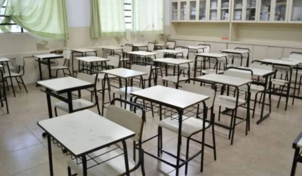 sala de aula onde professora foi esfaqueada por adolescentes