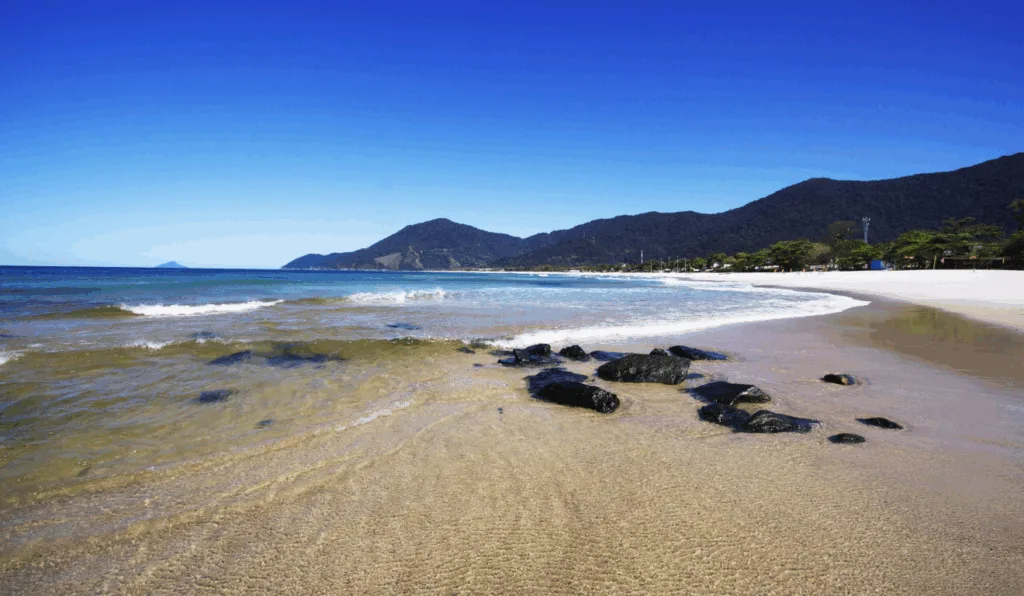 Imagem da praia em São Paulo.
