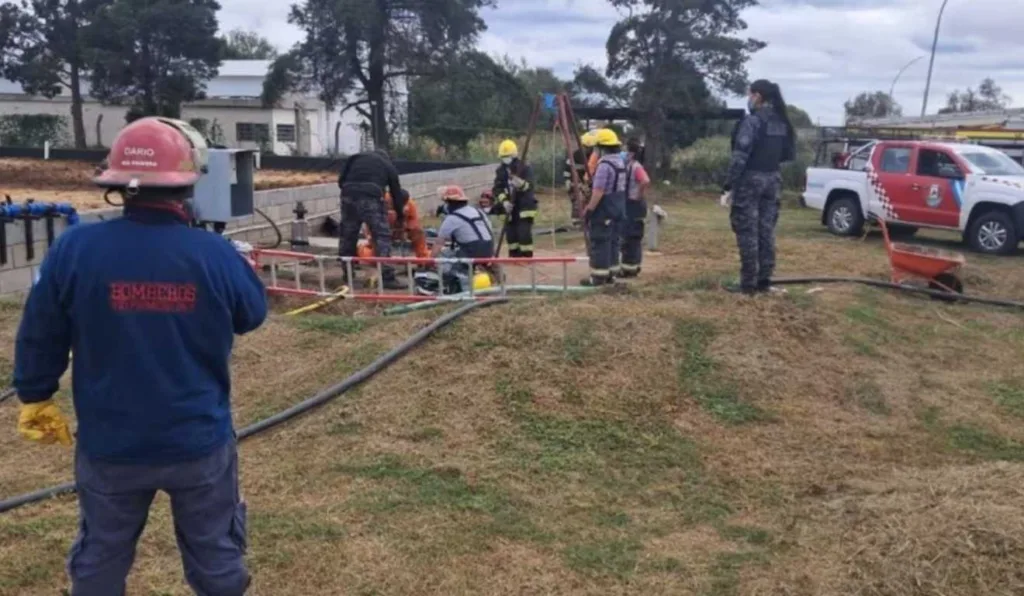 bombeiros resgatando mortos em fábrica de doce de leite