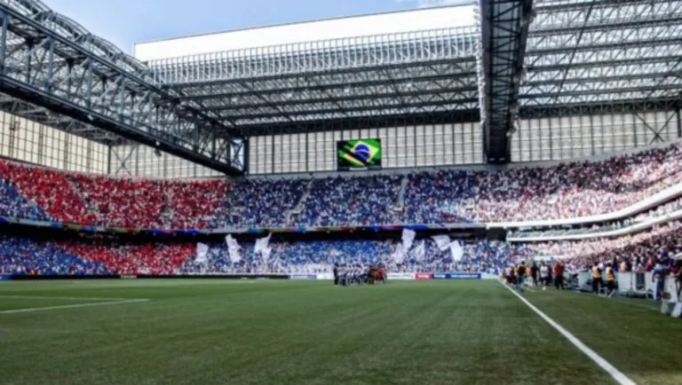 Ligga Arena lotada de torcedores do Tricolor. (Foto: Divulgação/ Paraná Clube)