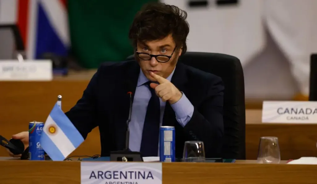 Javier Milei endureceu regras para turistas e imigrantes brasileiros na Argentina
