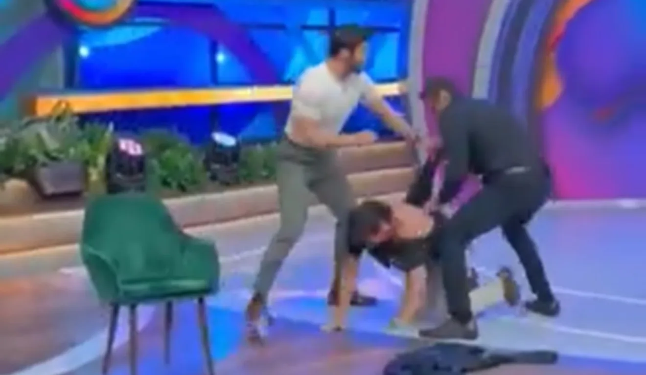 Imagem da briga entre o lutador e o produtor.