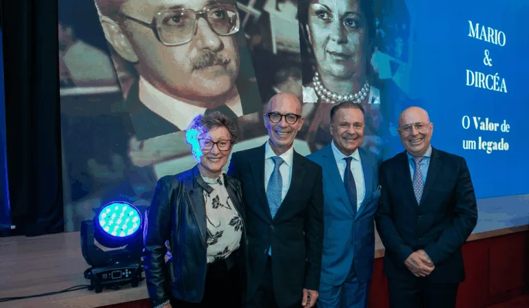 Imagem de Luciana, Mário José, Leonardo e Marcelo Petrilli