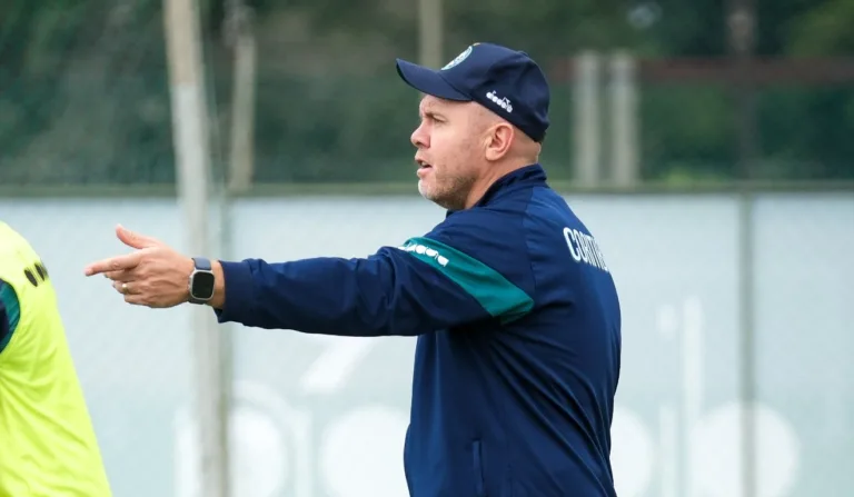 Mozart comanda treino do Coritiba