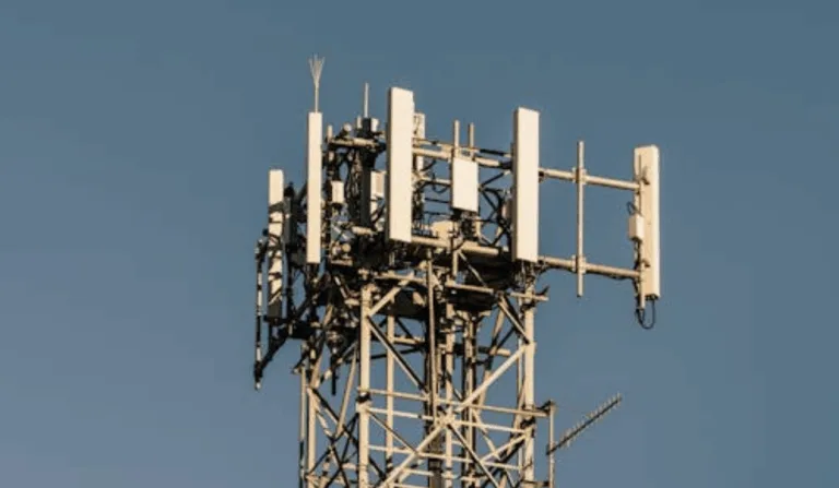 Imagem ilustrativa da torre de internet.