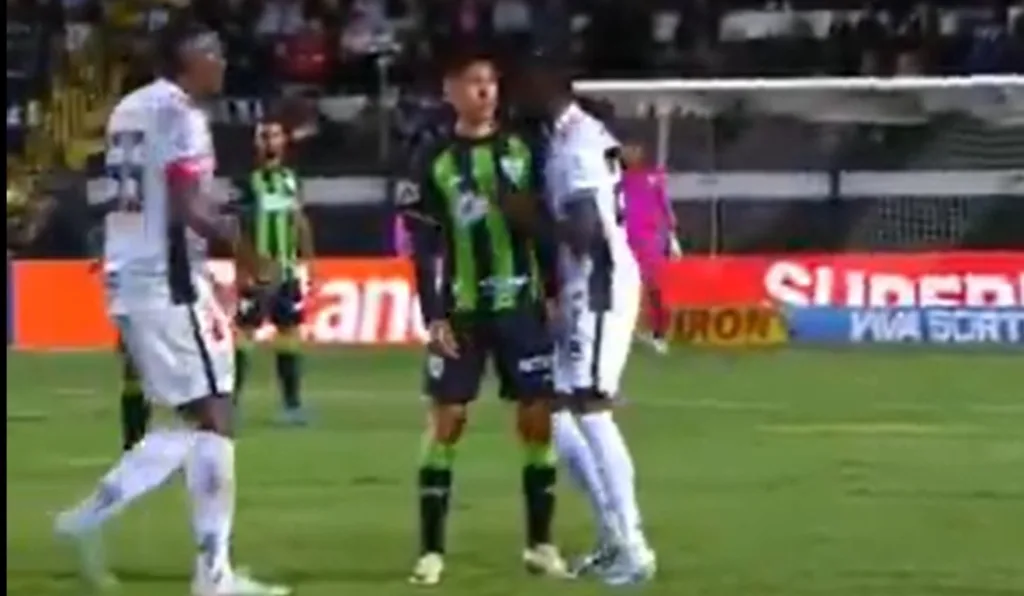 Momento da confusão entre Operário x América-MG, pela Série B