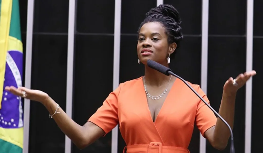 a deputada federal Carol Dartora (PT-PR)