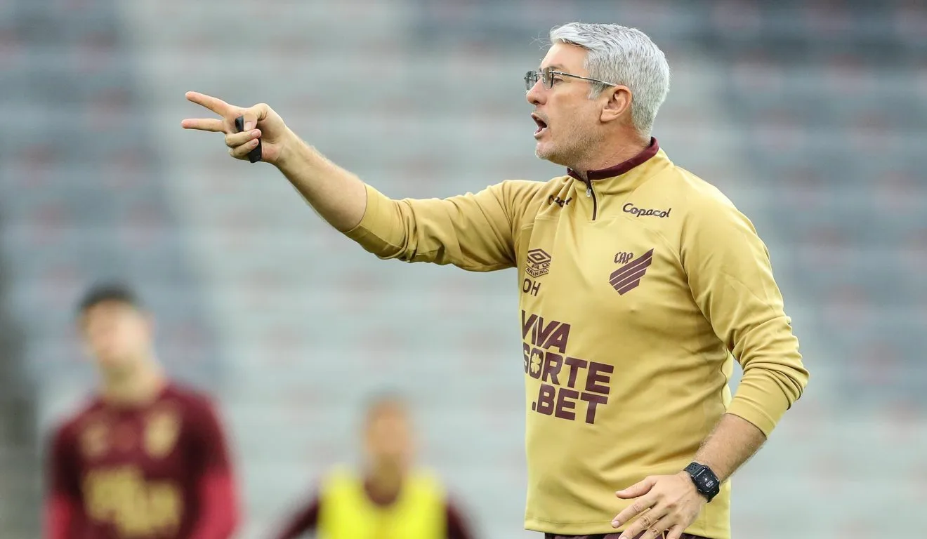 Odair Hellmann, técnico do Athletico.